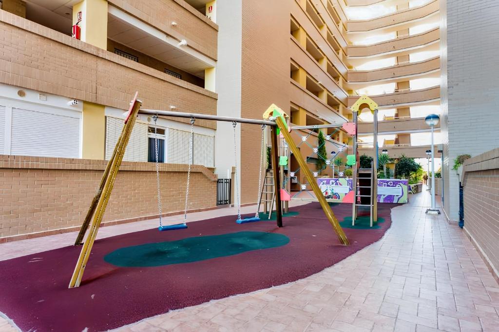 Detský klub v ubytovaní Modern apartment in Oropesa, 60 m², with shared pool