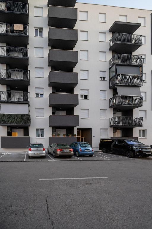 Apartments with parking space Zadar - 23405