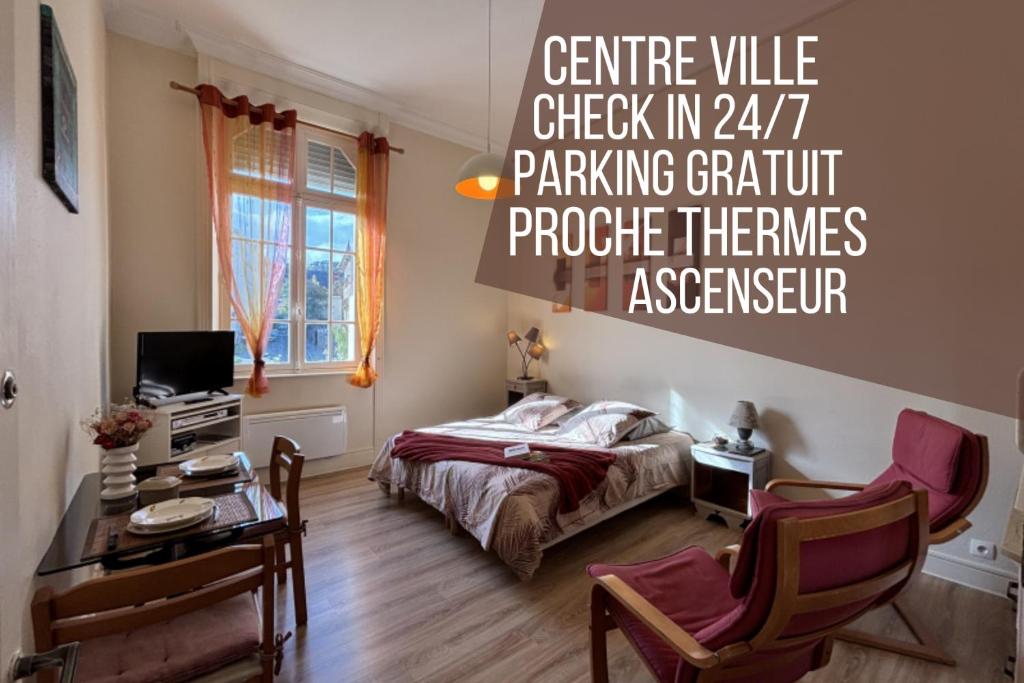 TV a/nebo společenská místnost v ubytování Studio Grand Hôtel - 1 lit - 2 pers