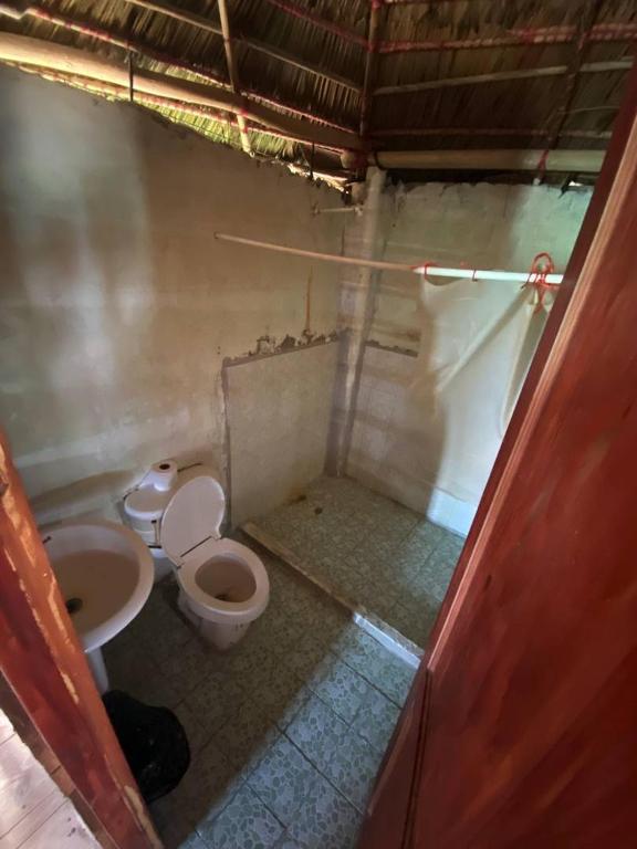 Koupelna v ubytování Cabaña privada en las islas de San blas Aroma