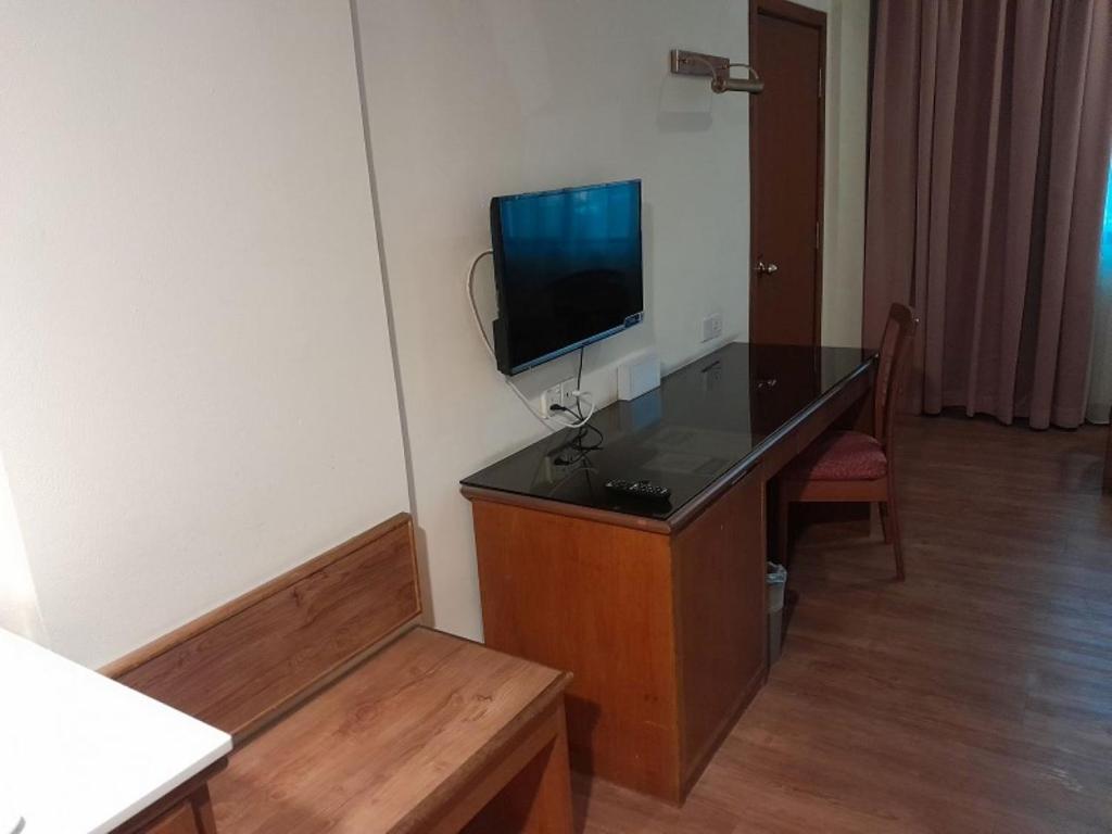 TV a/nebo společenská místnost v ubytování Crystal Crown Hotel Harbour View, Port Klang