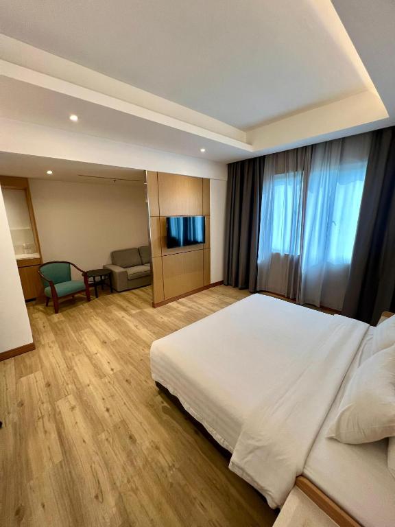 Postel nebo postele na pokoji v ubytování Crystal Crown Hotel Harbour View, Port Klang