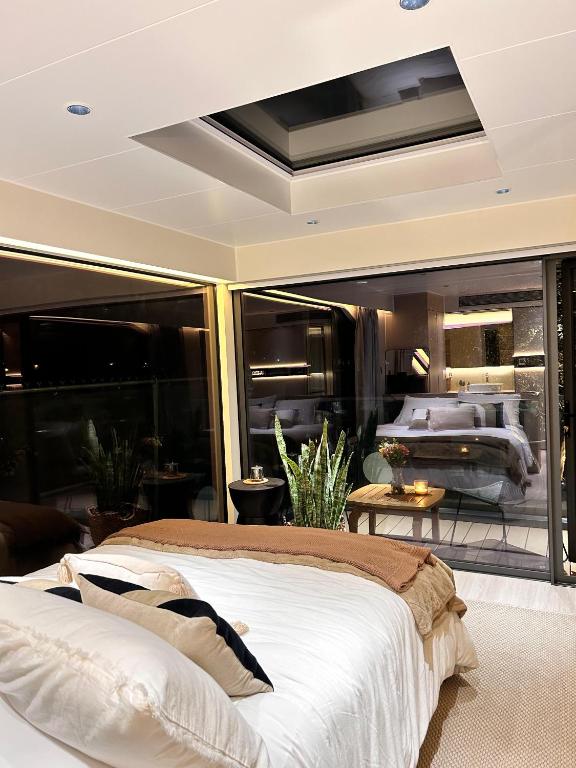 a bedroom with two beds and a large window at Dionisio by LOEW Valle de Guadalupe, Ensenada, México in El Porvenir
