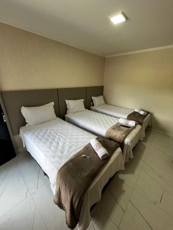 Postel nebo postele na pokoji v ubytování Hotel Aris