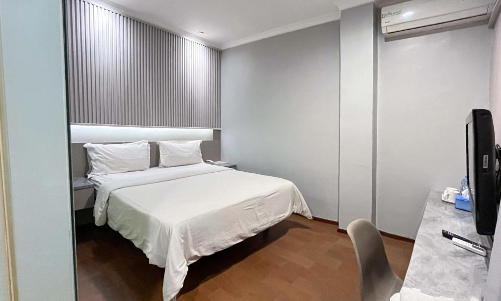 Postel nebo postele na pokoji v ubytování G-Hotel Pontianak