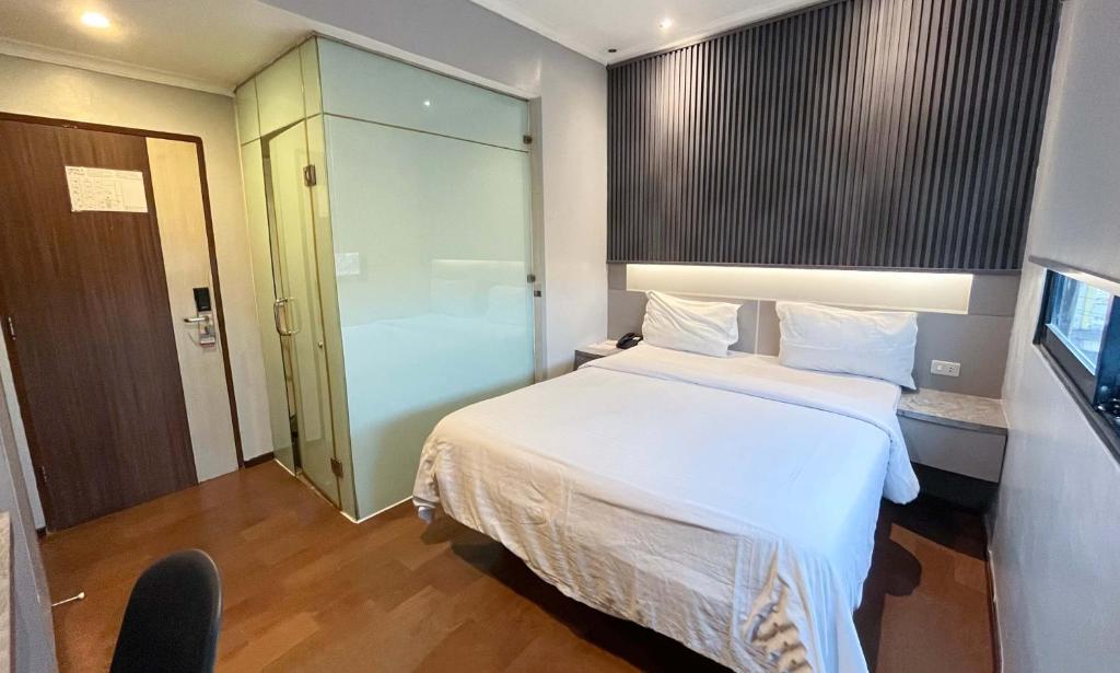 Postel nebo postele na pokoji v ubytování G-Hotel Pontianak