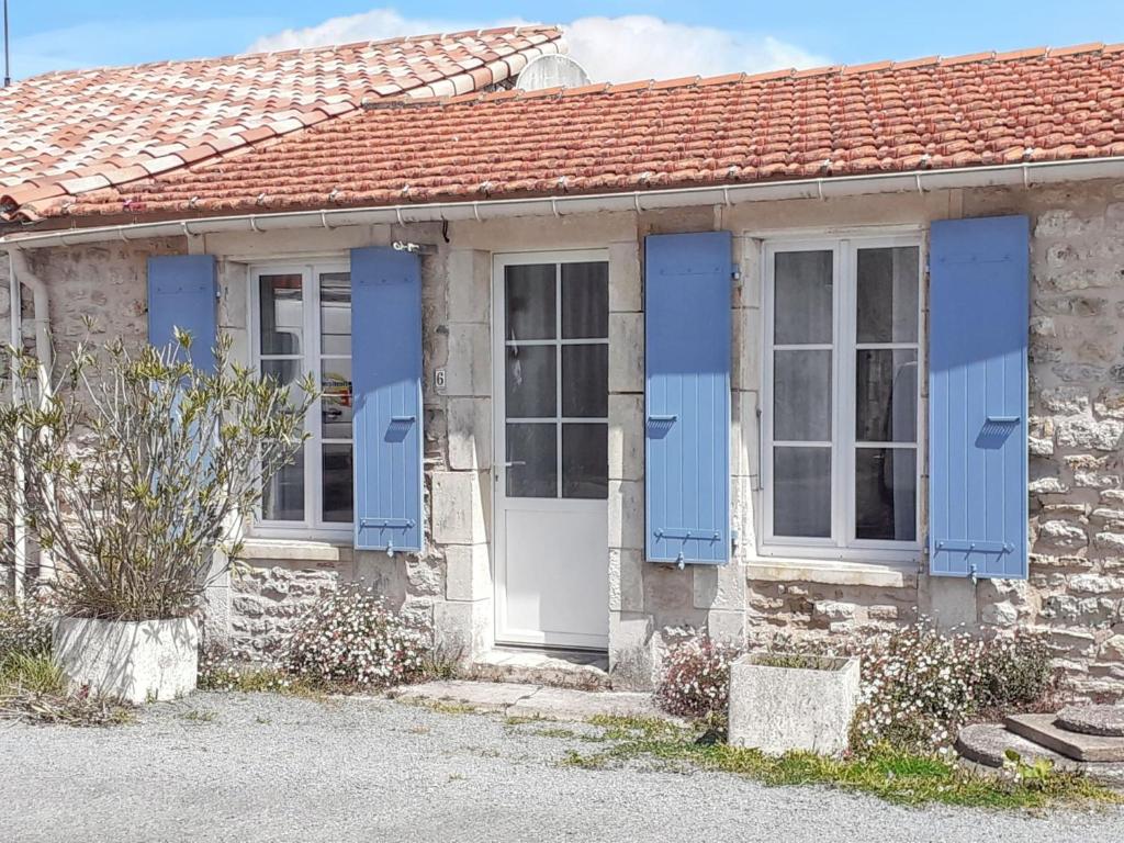 Το κτήριο όπου στεγάζεται  η παραθεριστική κατοικία