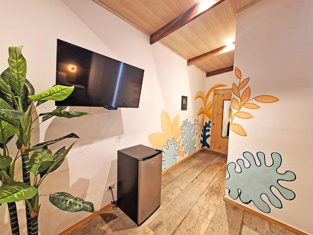 TV a/nebo společenská místnost v ubytování Jungla Urbana, BnB