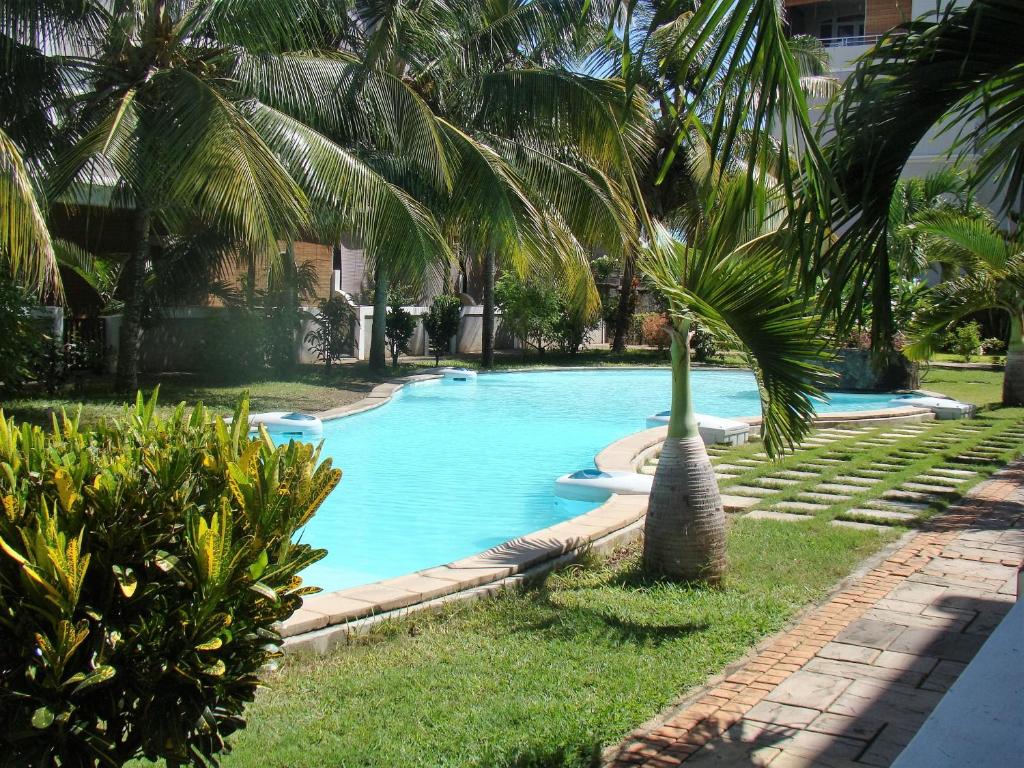 La alberca dentro o cerca de Althea's nice, comfy 4 BR townhouse with pool in Grand Bay- AH 1