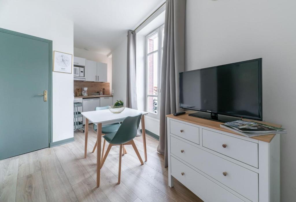 Résidence Bains Callou située face aux thermes - Studio Met Balkon