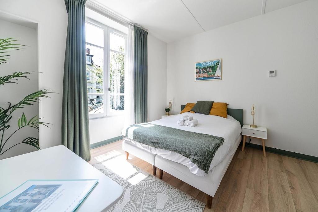 Résidence Bains Callou située face aux thermes - Studio Met Uitzicht Op De Tuin