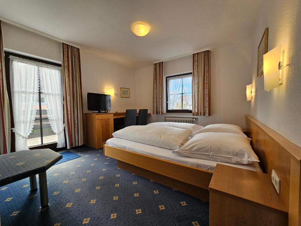 Postel nebo postele na pokoji v ubytování Arrivel am Bergson - bisher Hotel Neuner