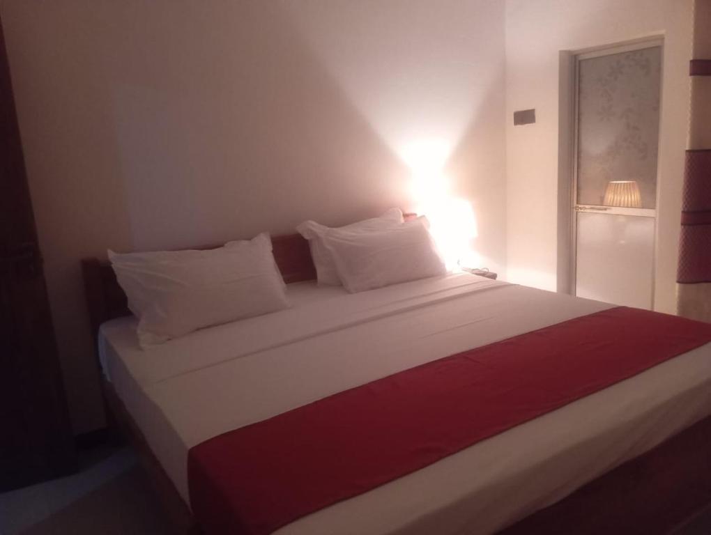 Postel nebo postele na pokoji v ubytování Alankulama Wana Resort