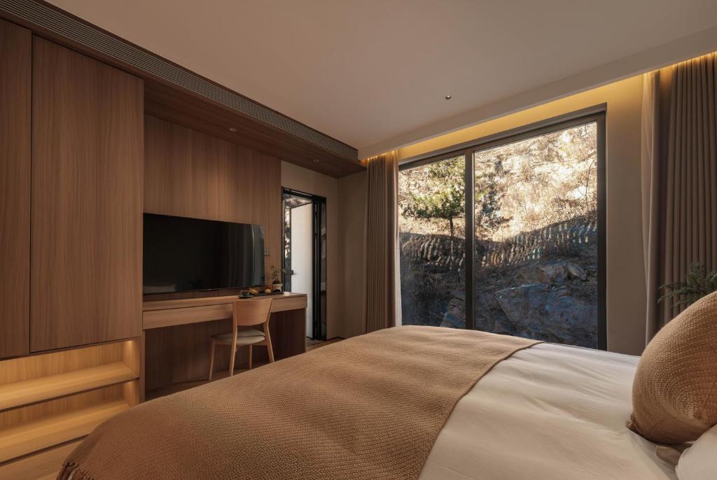 TV a/nebo společenská místnost v ubytování Qingdao Wushe Yujianshanju Tangchi Seaview Hotel
