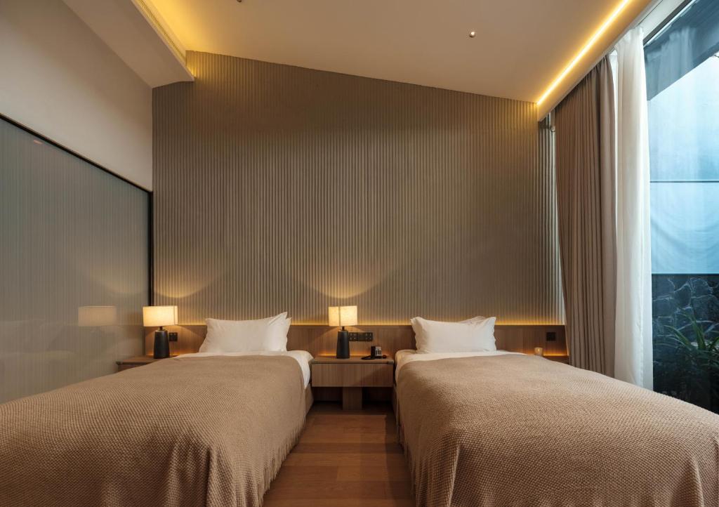Postel nebo postele na pokoji v ubytování Qingdao Wushe Yujianshanju Tangchi Seaview Hotel
