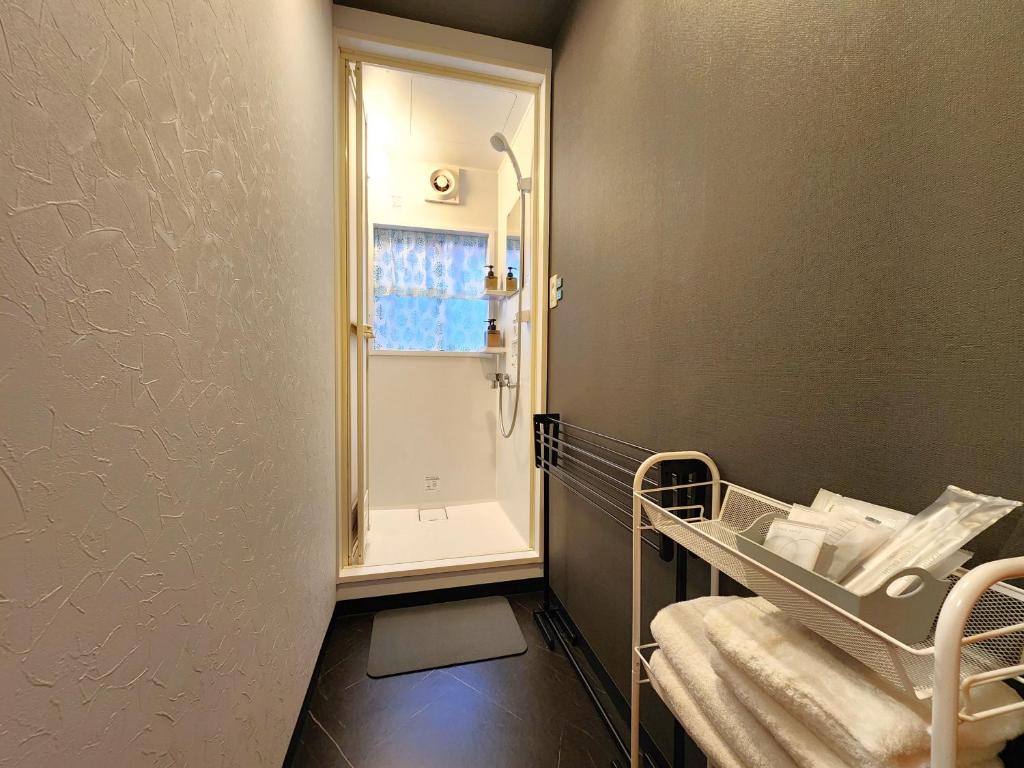 Koupelna v ubytování Whole house rental 一棟貸切宿 "Your Home Tottori" 市内中心地近くの素敵な一軒家