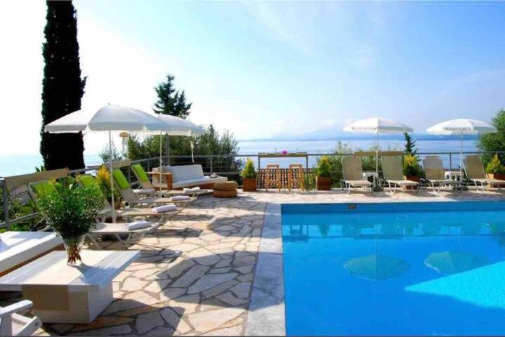 Bazén v ubytování corfu barbati B&B nebo v jeho okolí