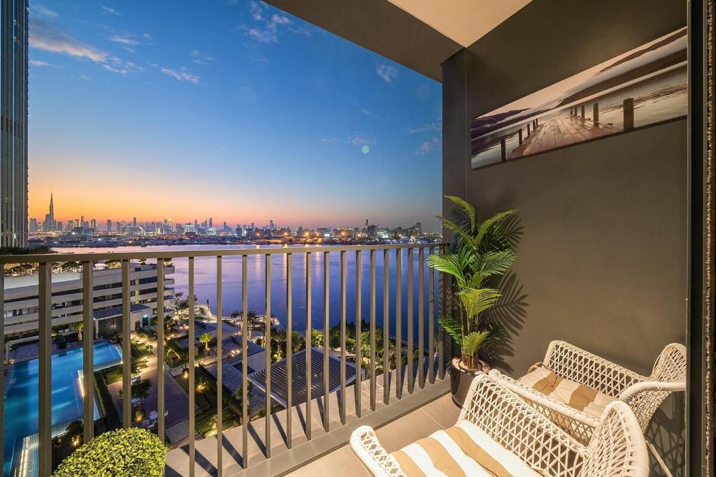Balcone o terrazza di FIRST CLASS 2BR Mesmerizing Creekfront Views