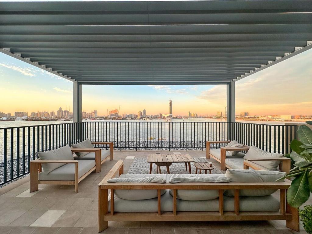 Balcone o terrazza di FIRST CLASS 2BR Mesmerizing Creekfront Views