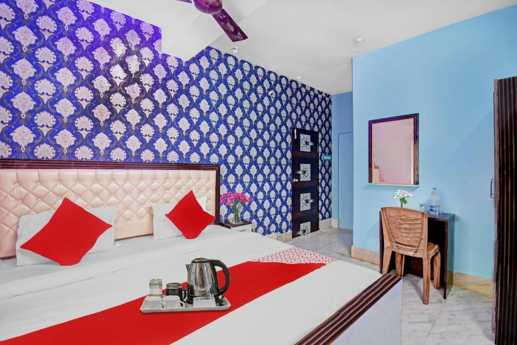 Postel nebo postele na pokoji v ubytování Hotel O Ankan Regency Near Acropolis Mall