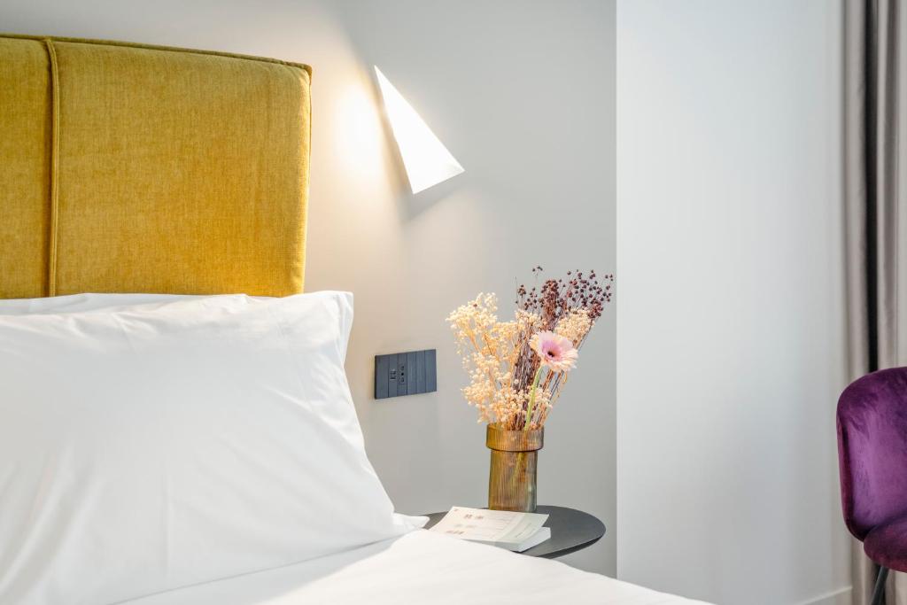 Postel nebo postele na pokoji v ubytování BISCARDI Hotel