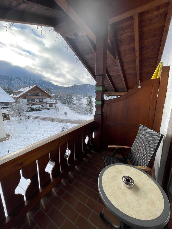 Nespecifikovaný výhled na hory nebo výhled na hory při pohledu z hotelu