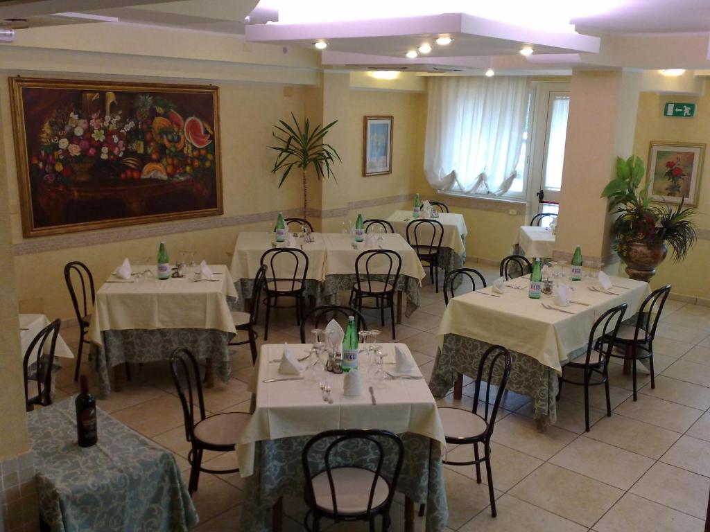 Restaurace v ubytování Hotel Siviglia