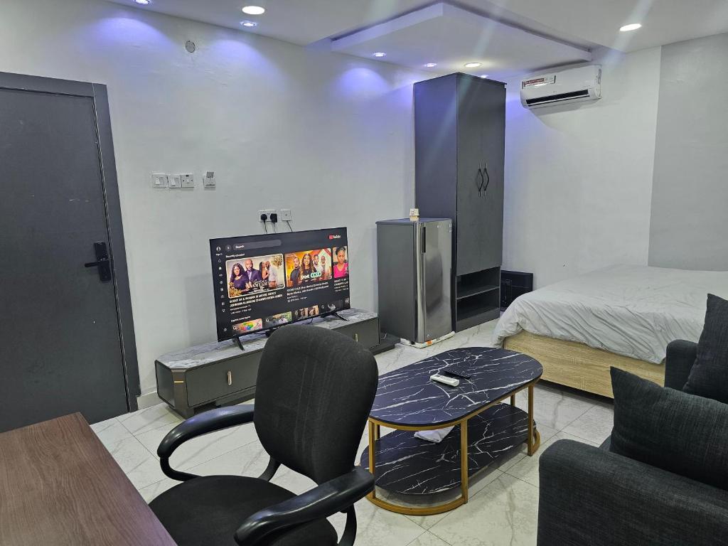 TV a/nebo společenská místnost v ubytování Hen-Cap Apartment Services