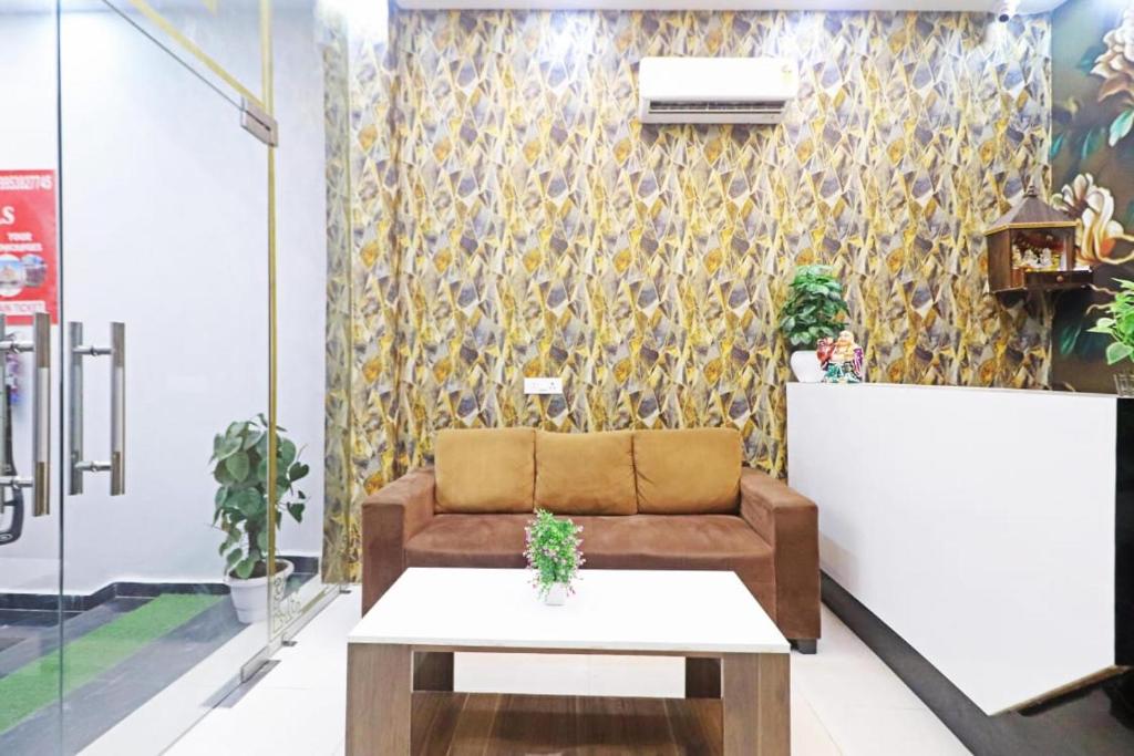 Posezení v ubytování Hotel Vijaydeep Place Near Delhi Airport