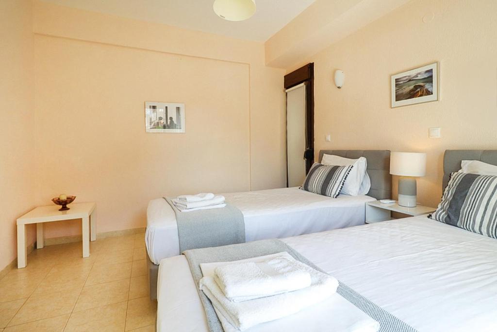 Postel nebo postele na pokoji v ubytování Guedin Sea Side Maisonette, Nikiti