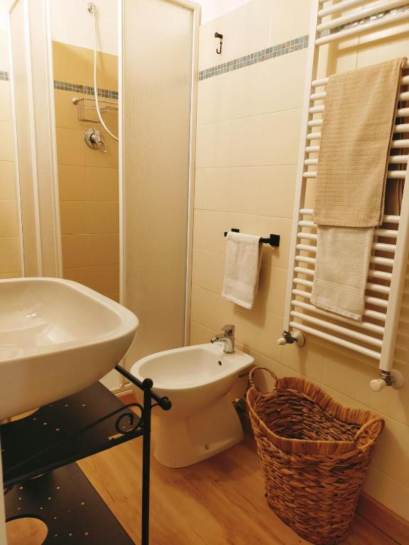 A bathroom at MancioBiba Home