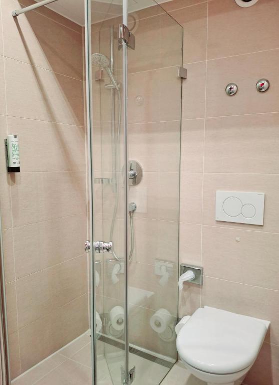 Koupelna v ubytování Hotel Raphael im Allgäu