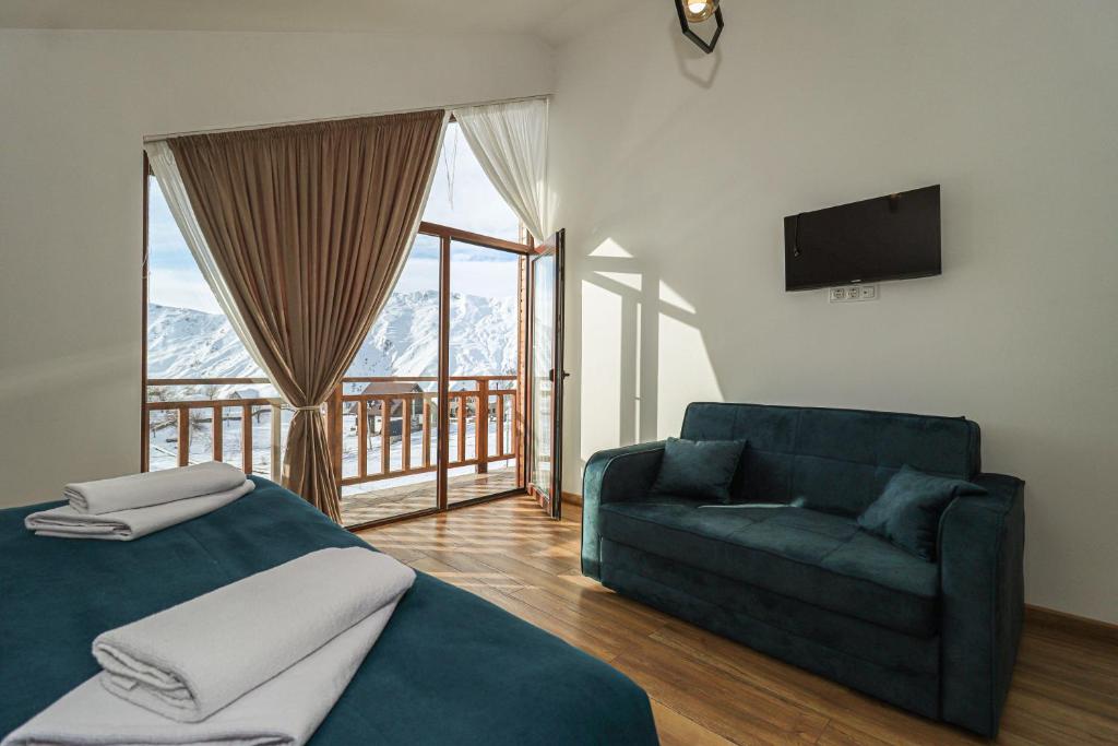 Postel nebo postele na pokoji v ubytování Gudauri Star