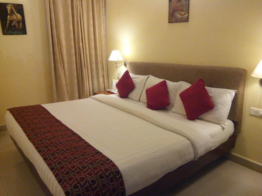 Postel nebo postele na pokoji v ubytování Park Residency Luxury Business Hotel