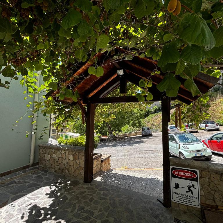 Fotografie z fotogalerie ubytování ESSENTIAL ROOM & PARKING in Centro Città con Parcheggio Privato e WIFI v destinaci Potenza