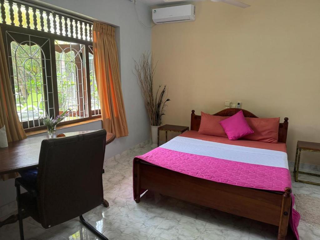 Postel nebo postele na pokoji v ubytování Emerald Villas Weligama