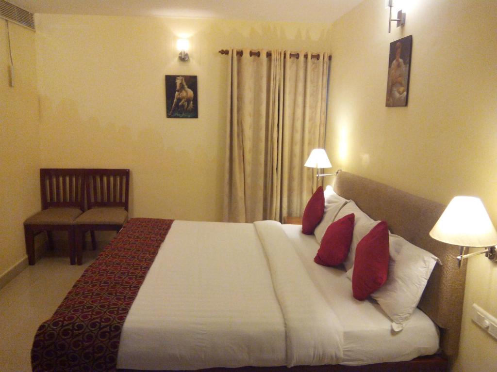 Postel nebo postele na pokoji v ubytování Park Residency Luxury Business Hotel