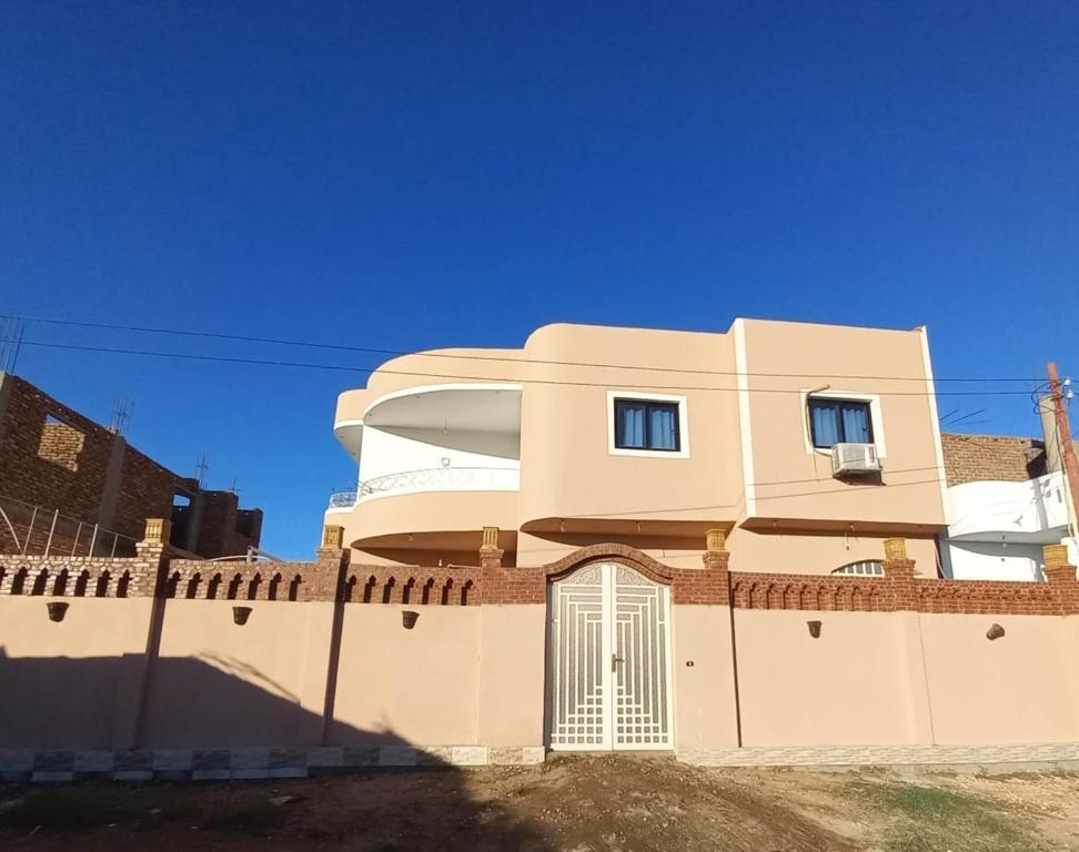 a building with a gate in front of it at Villa Joseph Luxor in Al Aqālitah