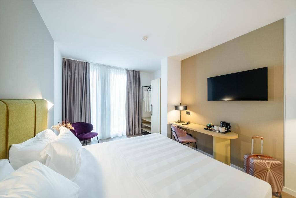 Postel nebo postele na pokoji v ubytování BISCARDI Hotel