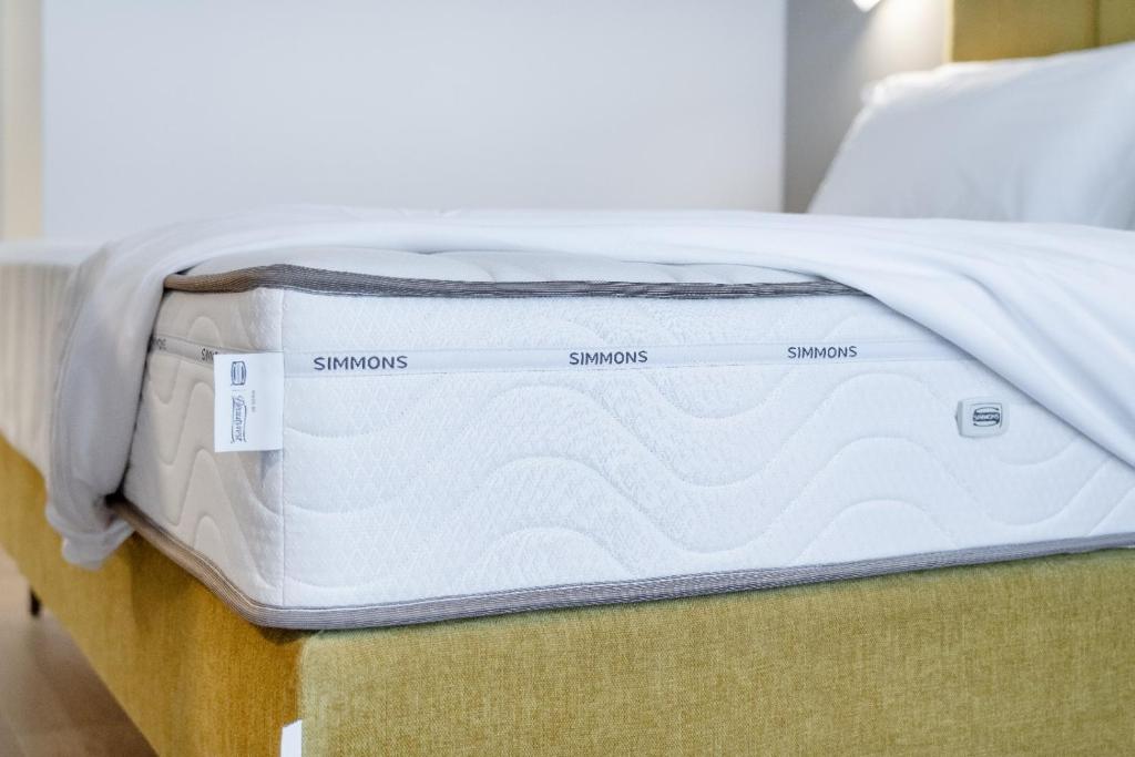 Postel nebo postele na pokoji v ubytování BISCARDI Hotel