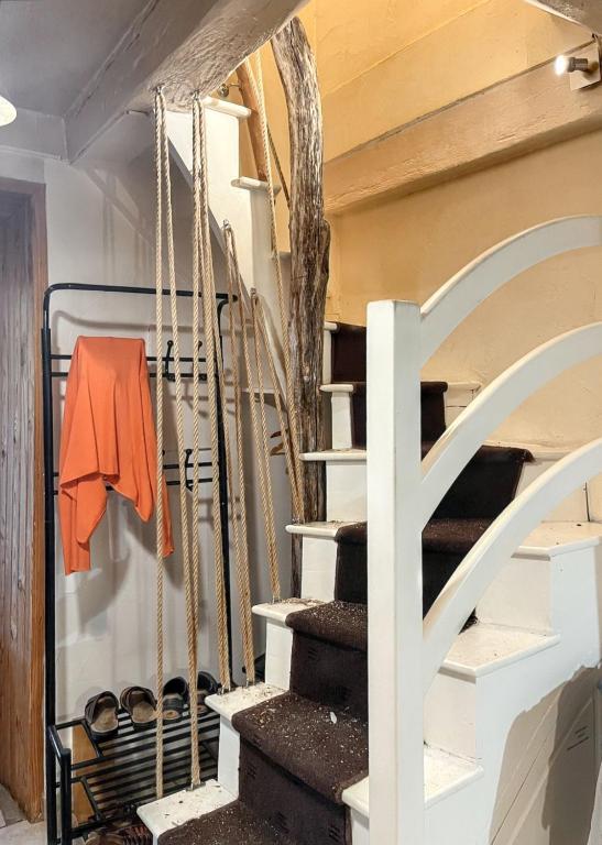 Zdjęcie z galerii obiektu Maison de campagne spacieuse à Chastreix avec cheminée w mieście Chastreix