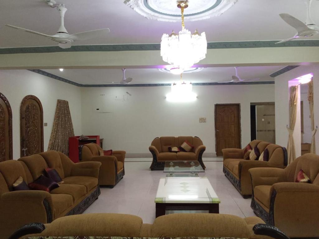 Posezení v ubytování Subhani Aysha Palace Luxury Apartments