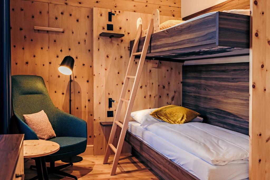 Postel nebo postele na pokoji v ubytování Hotel Laudinella