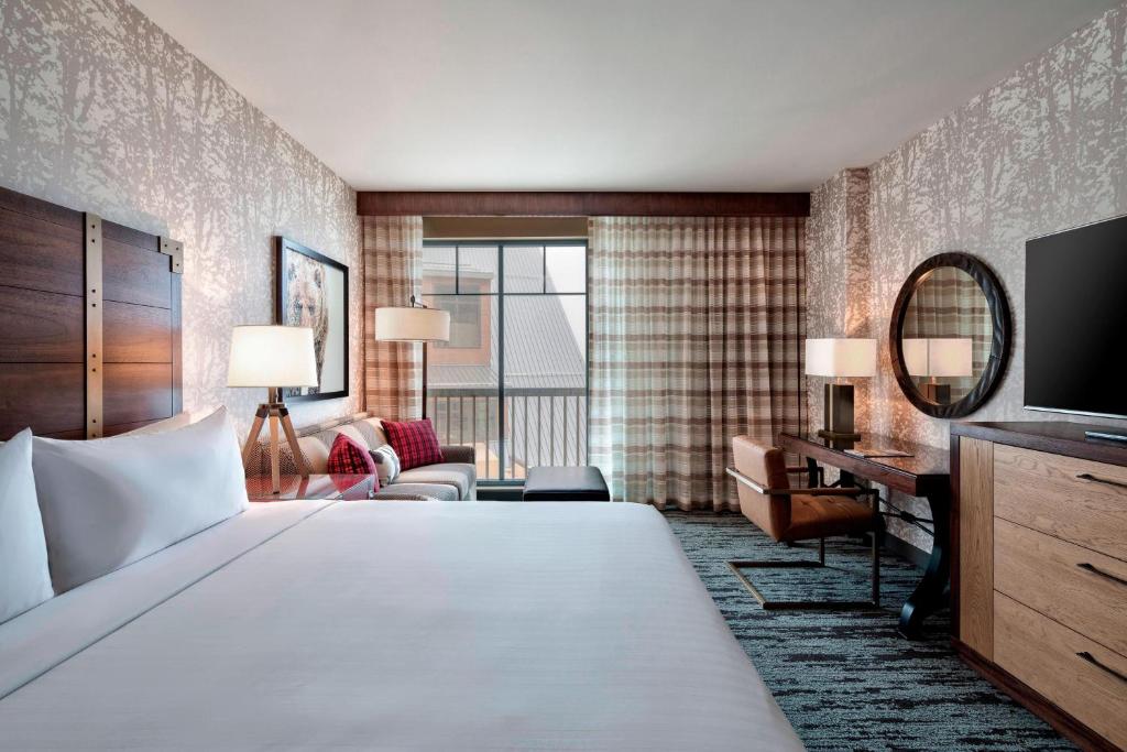 Gaylord Rockies Resort & Convention Center - Gedeeltelijk Bergaanzicht Kingsize Bed Met Bankbed