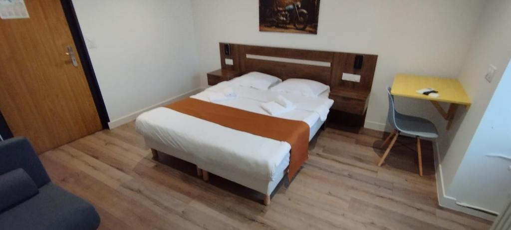 Hôtel de la GARE - Habitación Doble Con Baño Privado
