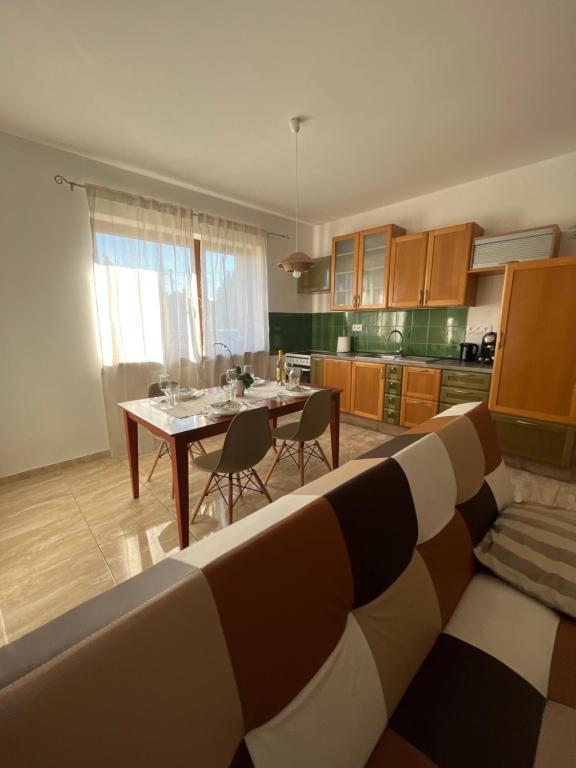 Kuchyň nebo kuchyňský kout v ubytování BALU CITY APARTMeNT