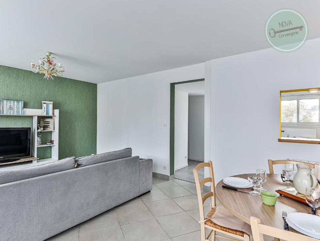 Kuchyňa alebo kuchynka v ubytovaní Maison Ker Mona