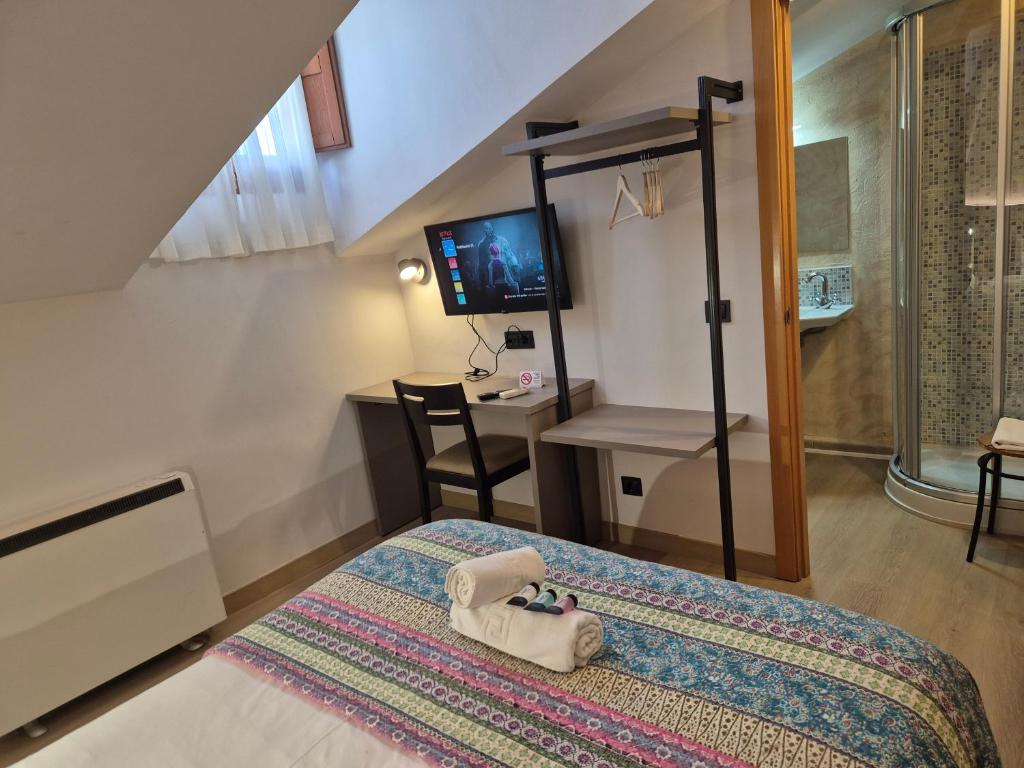 Posteľ alebo postele v izbe v ubytovaní Hostal Bavieca