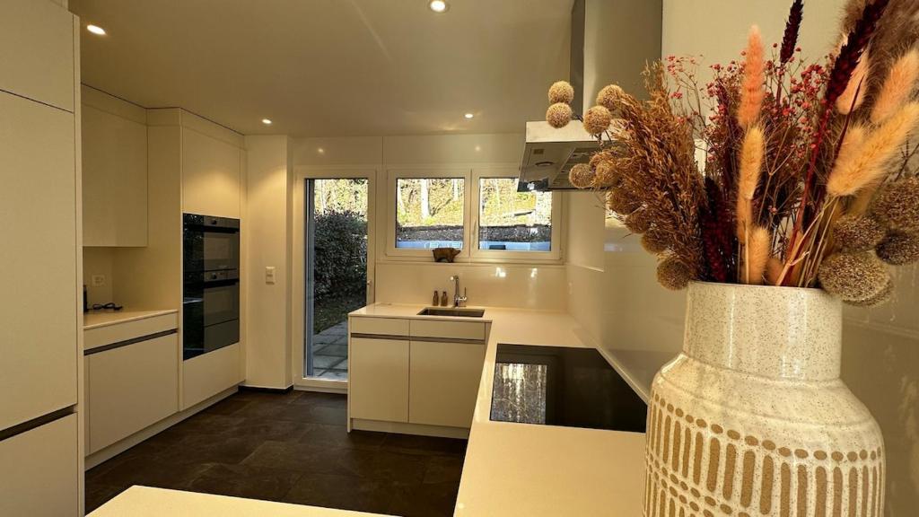 Kuchyň nebo kuchyňský kout v ubytování Modernes 3,5 Zimmer Apartment 100 m2 mit Alpenblick und 3 Terrassen