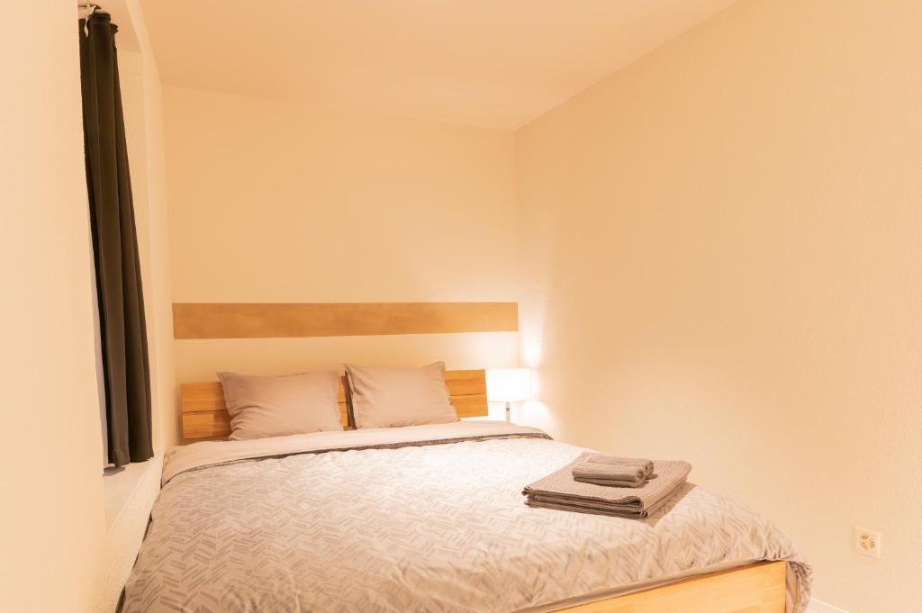 Postel nebo postele na pokoji v ubytování Hotel Rütli am Bahnhof Rüti ZH